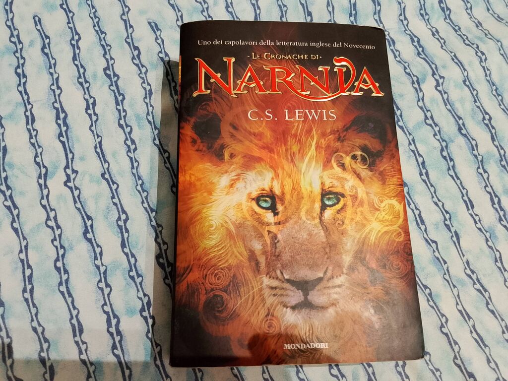 The single-volume Mondadori edition, with Aslan on the cover